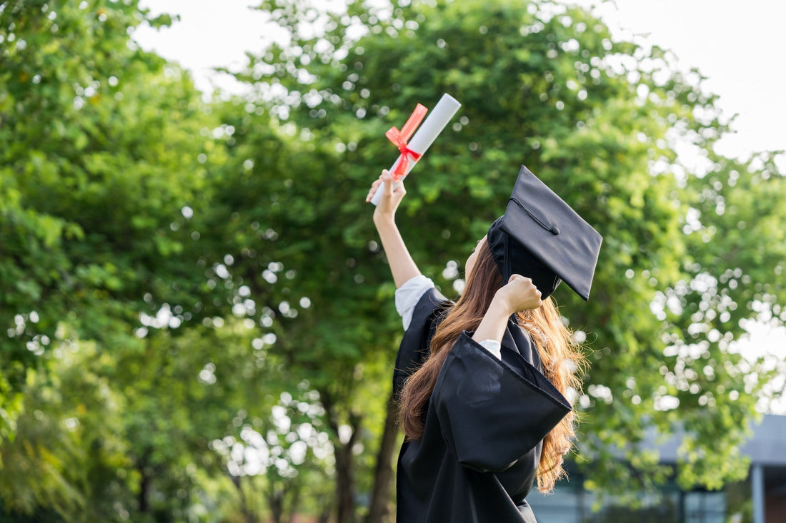 Why Candles Make Meaningful Graduation Gifts